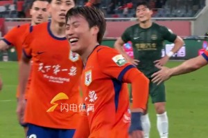 浪子踢球的风终究是刮到了泰山主场，谢文能破门后手把手教学